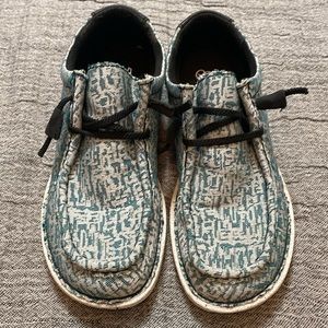 Justin loafer, slip on shoes.